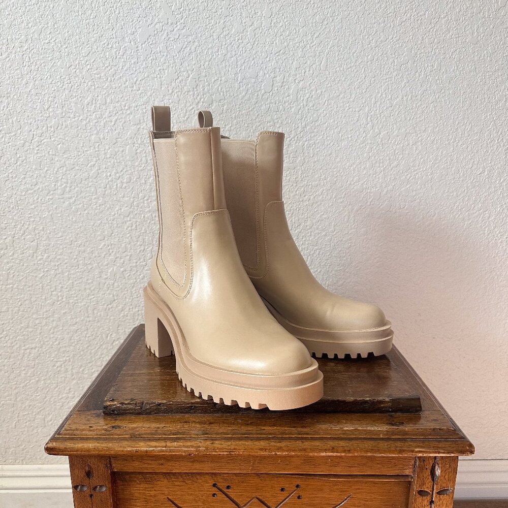Zara NWOT Size 39 (8) Taupe Lug Sole Chelsea Ankle Boot
